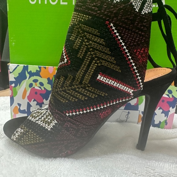 Stunning heels - Picture 2 of 4